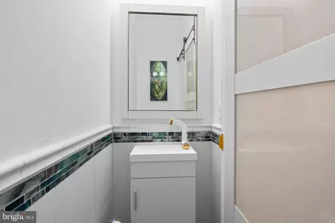 2431 W Lanvale St, Baltimore, MD 21216 photo 42