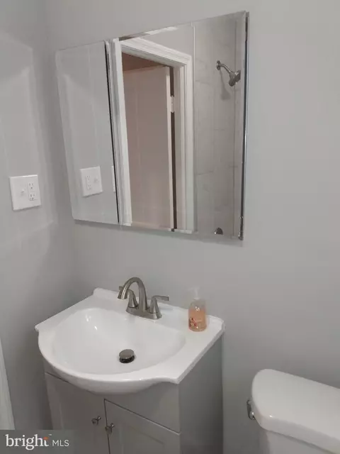 Bath - 3716 Bartwood Rd, Baltimore, MD 21215 photo 5 of 7