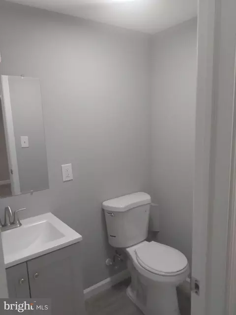 Bath - 3716 Bartwood Rd, Baltimore, MD 21215 photo 2 of 7