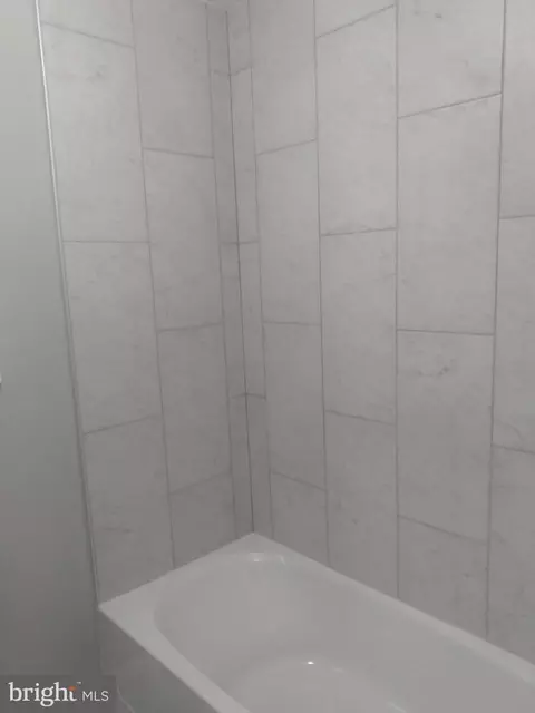 Bath - 3716 Bartwood Rd, Baltimore, MD 21215 photo 3 of 7
