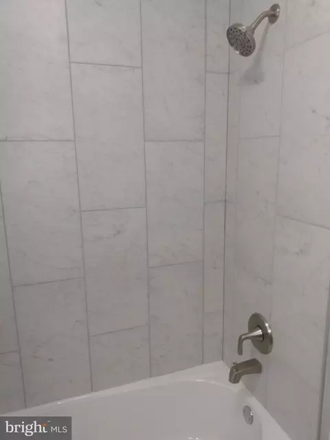 Bath - 3716 Bartwood Rd, Baltimore, MD 21215 photo 4 of 7