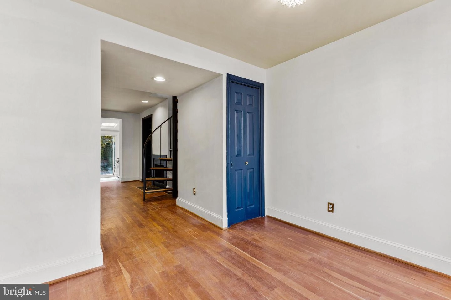15 E Hamburg St, Baltimore, MD 21230 photo 3