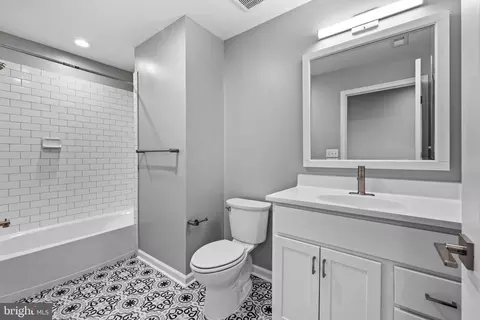 Bath - 414 E Biddle St, Baltimore, MD 21202 photo 4 of 4