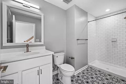 Bath - 414 E Biddle St, Baltimore, MD 21202 photo 2 of 4