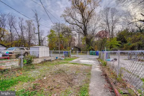 4807 Melbourne Rd, Baltimore, MD 21229 photo 2