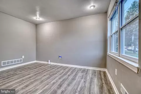 4807 Melbourne Rd, Baltimore, MD 21229 photo 4