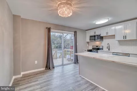 4807 Melbourne Rd, Baltimore, MD 21229 photo 5