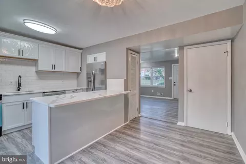 4807 Melbourne Rd, Baltimore, MD 21229 photo 6