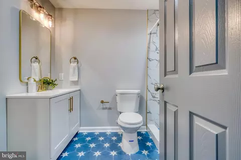 Bath - 1227 E Preston St, Baltimore, MD 21202 photo 8 of 12