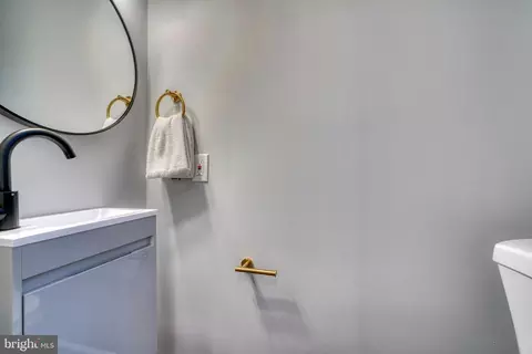 Bath - 1227 E Preston St, Baltimore, MD 21202 photo 1 of 12