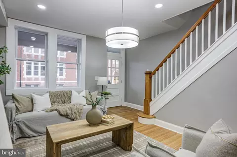 Living - 2829 Brendan Ave, Baltimore, MD 21213 photo 2 of 6