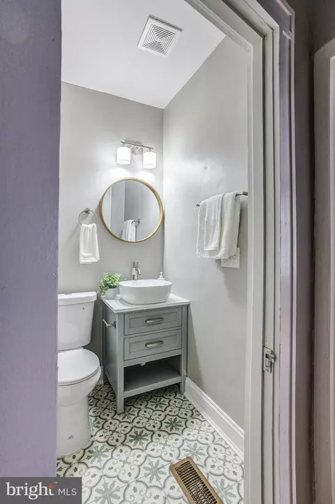 Bath - 2829 Brendan Ave, Baltimore, MD 21213 photo 3 of 5
