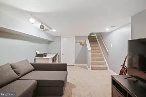 136 Clement St E, Baltimore, MD 21230 photo 25