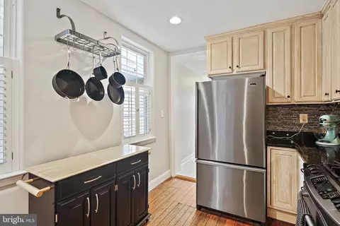 136 Clement St E, Baltimore, MD 21230 photo 13