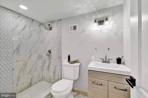 430 Rosecroft Ter, Baltimore, MD 21229 photo 22