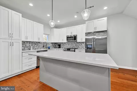 430 Rosecroft Ter, Baltimore, MD 21229 photo 11