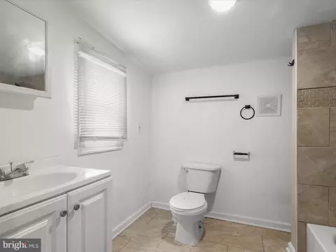 Entry Way - 152 S Monastery Ave, Baltimore, MD 21229 photo 4 of 4