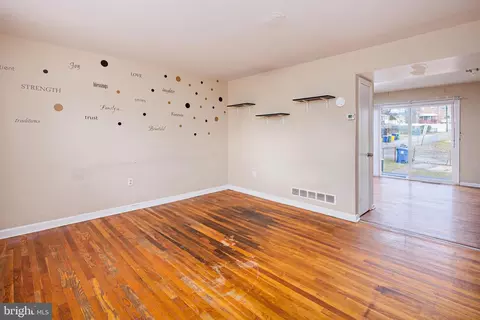 4782 Melbourne Rd, Baltimore, MD 21229 photo 6