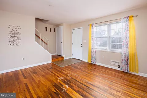 4782 Melbourne Rd, Baltimore, MD 21229 photo 4