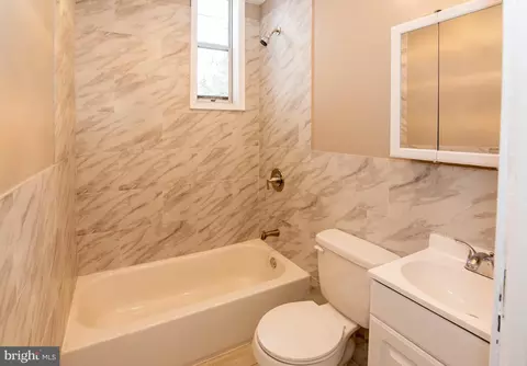 Bath - 4101 Harris Ave, Baltimore, MD 21206 photo 1 of 8