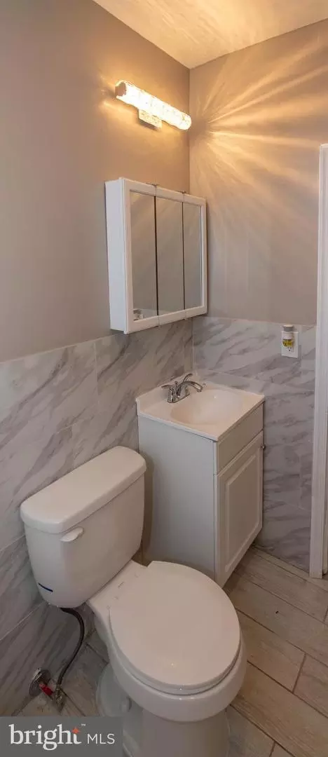 Bath - 4101 Harris Ave, Baltimore, MD 21206 photo 2 of 8
