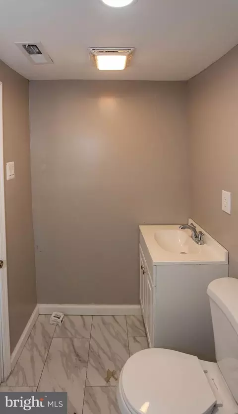 Bath - 4101 Harris Ave, Baltimore, MD 21206 photo 7 of 8