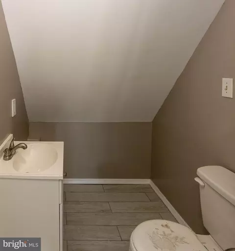 Bath - 4101 Harris Ave, Baltimore, MD 21206 photo 4 of 8