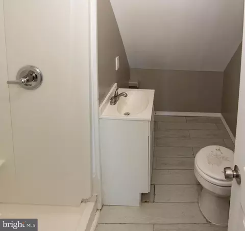Bath - 4101 Harris Ave, Baltimore, MD 21206 photo 6 of 8
