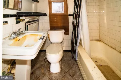 Bath - 2713 Talbot Rd, Baltimore, MD 21216 photo 1 of 2