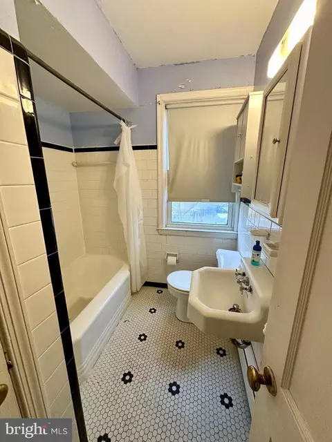 5923 Glenkirk Rd, Baltimore, MD 21239 photo 4