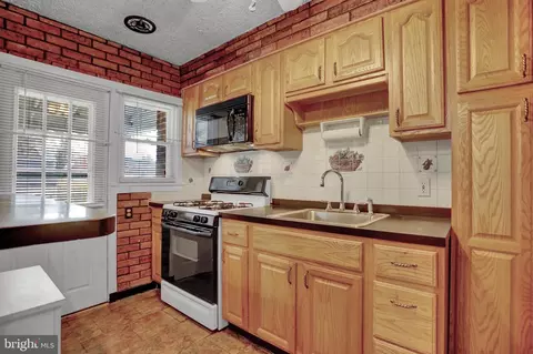 4441 Pen Lucy Rd, Baltimore, MD 21229 photo 9