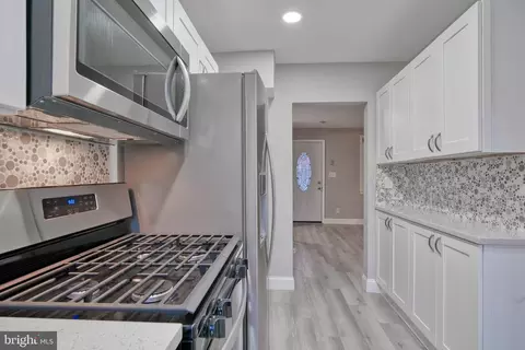809 Wicklow Rd, Baltimore, MD 21229 photo 2