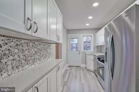 809 Wicklow Rd, Baltimore, MD 21229 photo 4