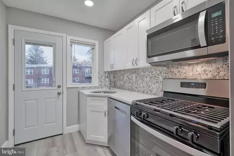 809 Wicklow Rd, Baltimore, MD 21229 photo 3