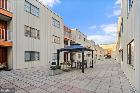 2702 Lighthouse Pt E #535, Baltimore, MD 21224 photo 4