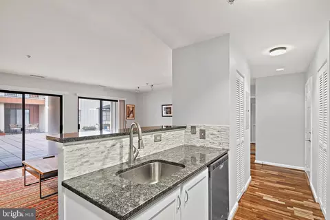 2702 Lighthouse Pt E #535, Baltimore, MD 21224 photo 9