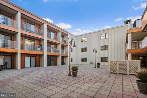 2702 Lighthouse Pt E #535, Baltimore, MD 21224 photo 17
