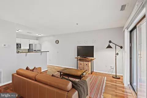 2702 Lighthouse Pt E #535, Baltimore, MD 21224 photo 5