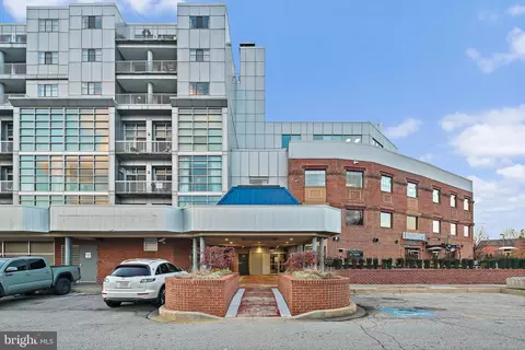 2702 Lighthouse Pt E #535, Baltimore, MD 21224
