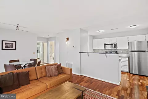 2702 Lighthouse Pt E #535, Baltimore, MD 21224 photo 6