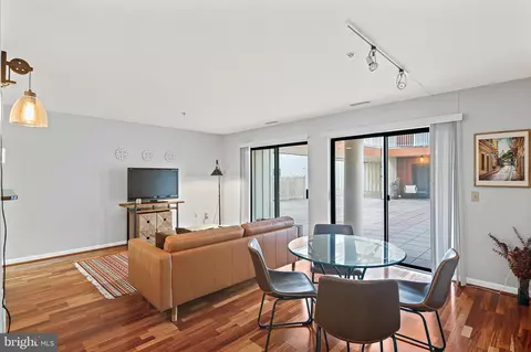 2702 Lighthouse Pt E #535, Baltimore, MD 21224 photo 2