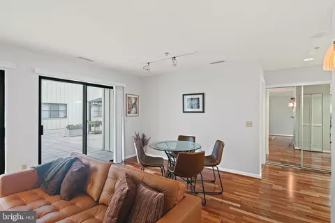 2702 Lighthouse Pt E #535, Baltimore, MD 21224 photo 3