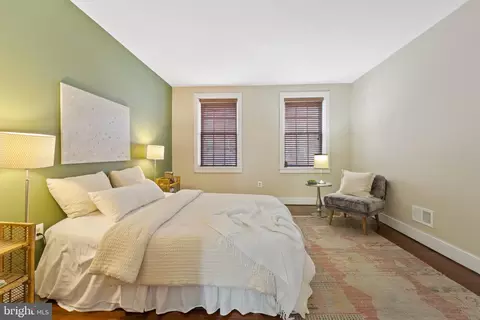 Bedroom - 807 S Bond St, Baltimore, MD 21231 photo 2 of 6
