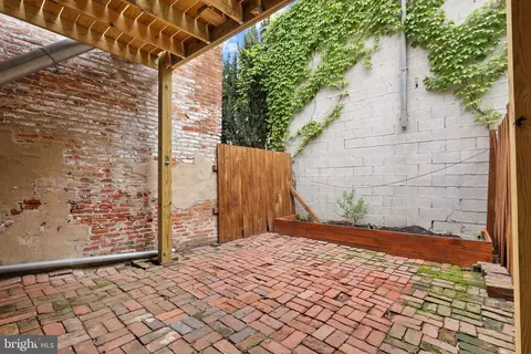 Exterior - 807 S Bond St, Baltimore, MD 21231 photo 11 of 15