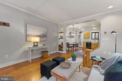 Living - 807 S Bond St, Baltimore, MD 21231 photo 2 of 5
