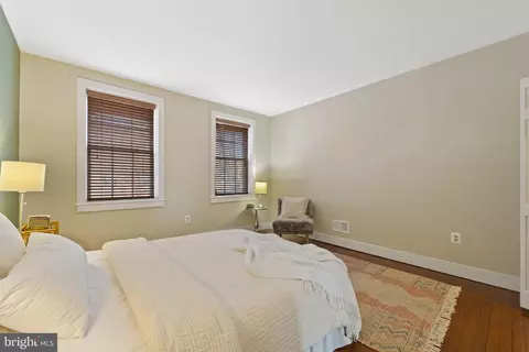 Bedroom - 807 S Bond St, Baltimore, MD 21231 photo 6 of 6