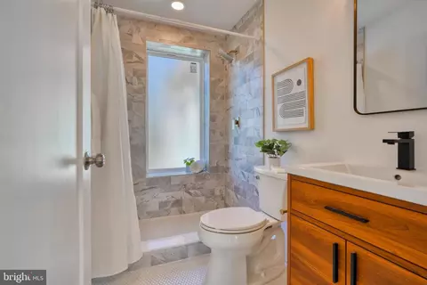 1132 Hull St, Baltimore, MD 21230 photo 2