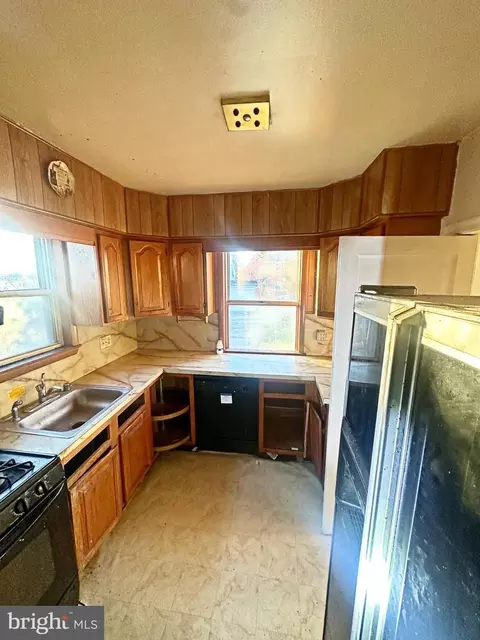1201 E 35th St, Baltimore, MD 21218 photo 8