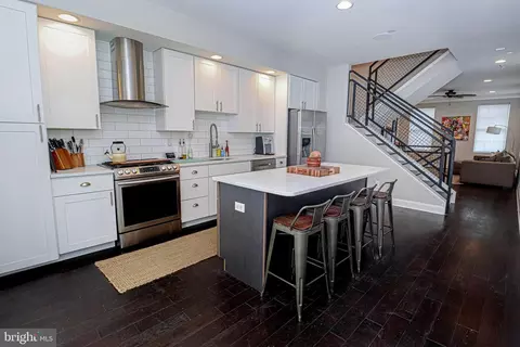 101 W Ropewalk Ln, Baltimore, MD 21230