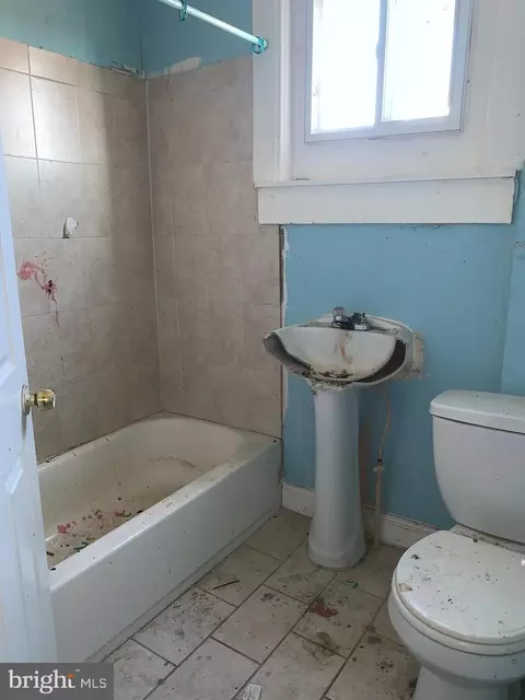 2429 E Lanvale St, Baltimore, MD 21213 photo 9